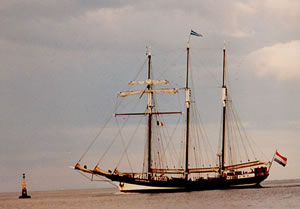 OosterSchelde approaching the Bulman bouy at Kinsale, Summer 2001